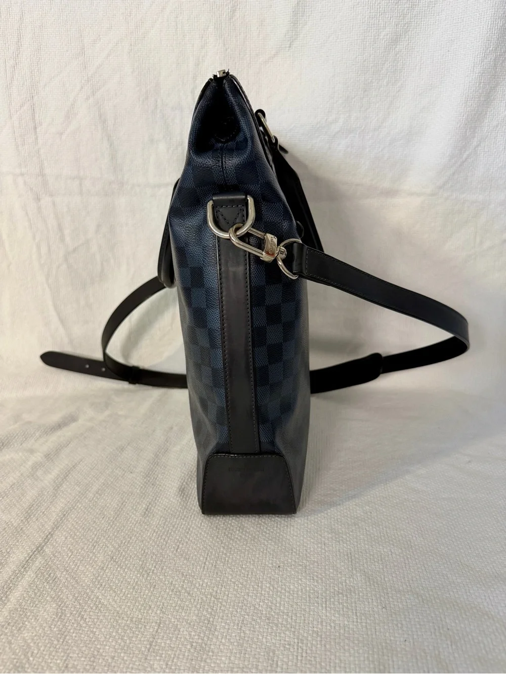 Louis Vuitton Damier Colbalt Neo Greenwich Messenger Tote Bag